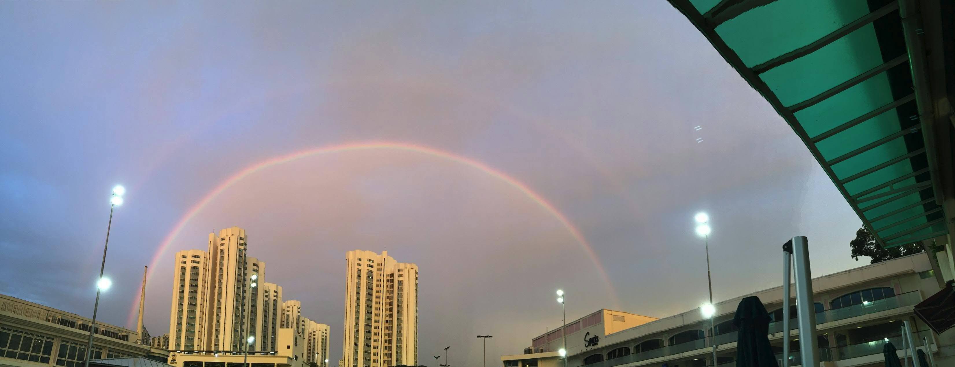 シンガポール虹 ！ シンガポールマリーナーベイサンズ付近で出現！ 【動画あり】