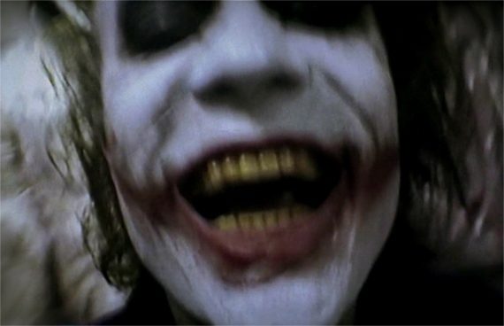 【動画あり】 シンガポールHDBにバットマンがうろついてるｗ