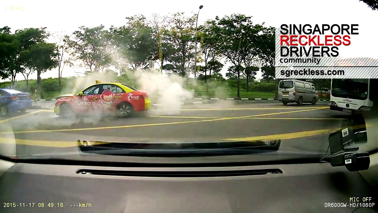 【シンガポール事故】シンガポールタクシーよ、事故起こしてなぜそのまま去るのよ‼︎