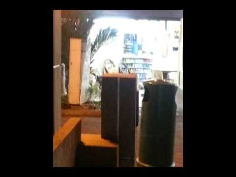 シンガポールで包丁振ります男を逮捕