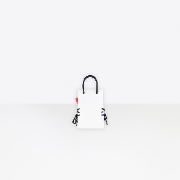 Balenciagaハローキティコラボ