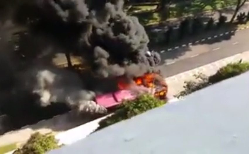 シンガポールバスが炎上しちゃってる件。